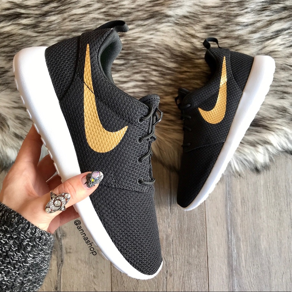 NWTNike ID Roshe One Black Gold! - Picture 3 of 8